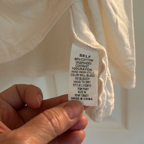 White top - Picture 4 of 5